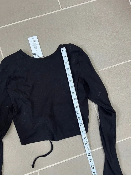 Dynamite Black Long-Sleeve Open-Back Ribbed Crop Top - Picture 6 of 8